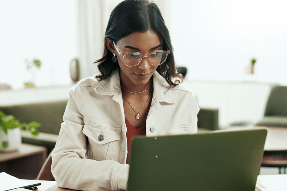 Real-World Reviews & Performance Analysis Guides Effective Employee Feedback